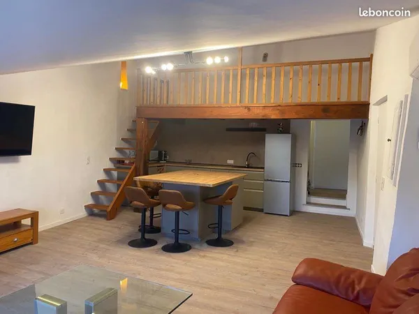 Location appartement refait à neuf dans Seillans village 