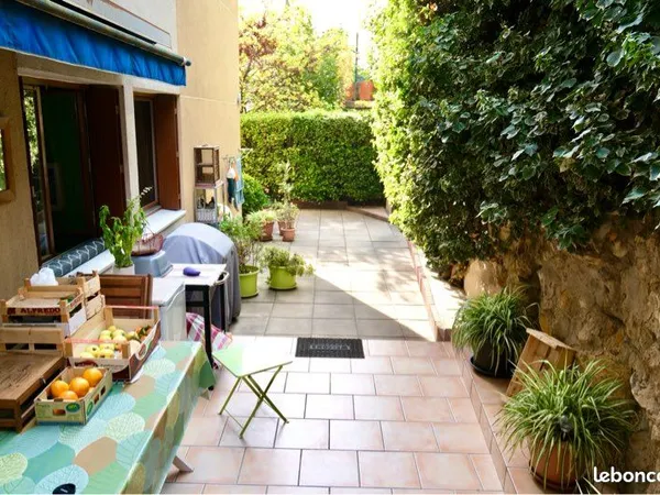 Appartement t4 74 m2 avec extérieur 75 m2 + box 