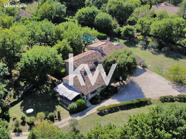 Villa 11 pièces 231 m² 
