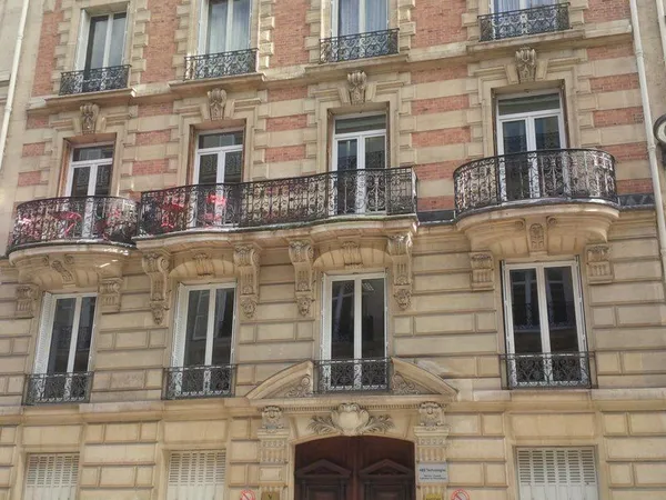 Studio paris 8 eme 
