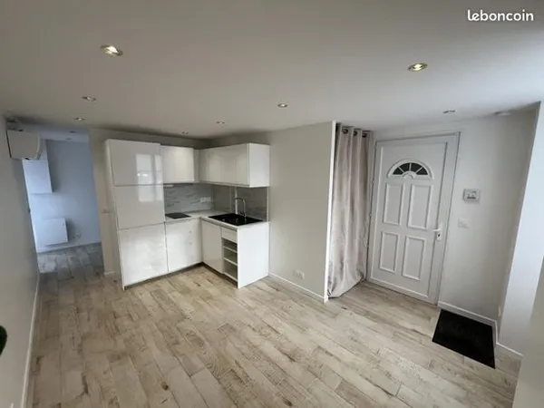 Studio 1 pièce 24 m² 