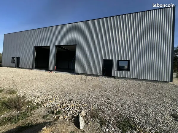 Local d'activité 400 m² 