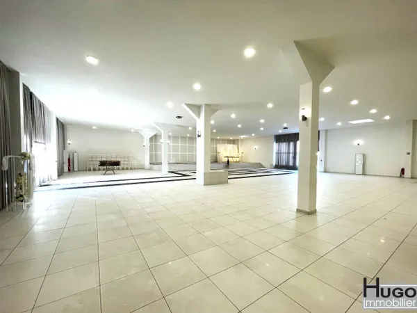 BORDEAUX LAC- ROCADE SORTIE 4- PROCHE TRAM C- STADE ATLANTIQUE- LOCAL COMMERCIAL: 1 LOT 950M² + 