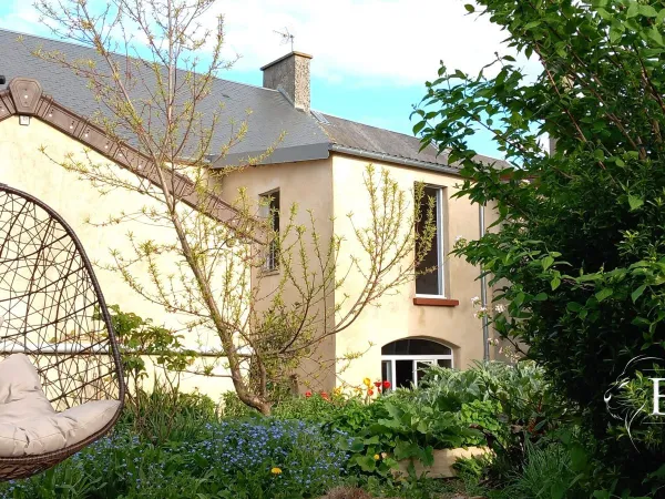 MAISON ATYPIQUE AVEC PATIO 