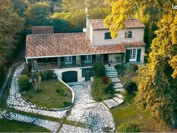 Maison familiale avec piscine et studio indépendant - Cubnezais 