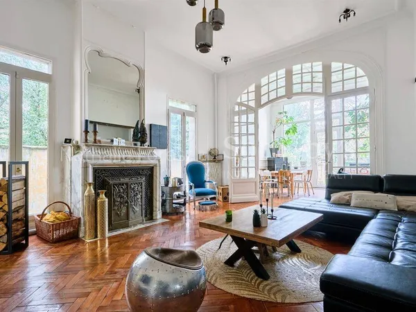 Maison 7 pièces 351 m² 