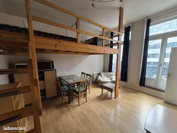 Studio 1 pièce 28 m² 
