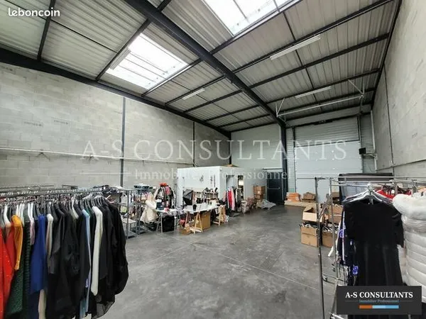 Local d'activité 150 m² 
