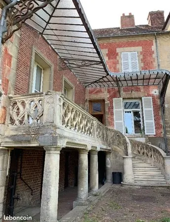 Maison 11 pièces 242 m² 