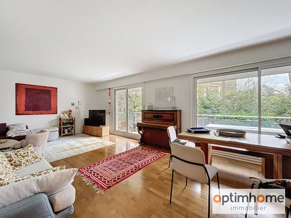 Plateau de Garches - Vente bel appartement lumineux avec balcon, au calme et sans travaux 