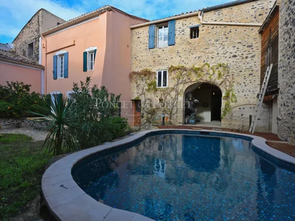 Grande MAISON de village avec gite, jardin et piscine, proche Pé 