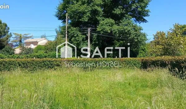Terrain 740 m² 