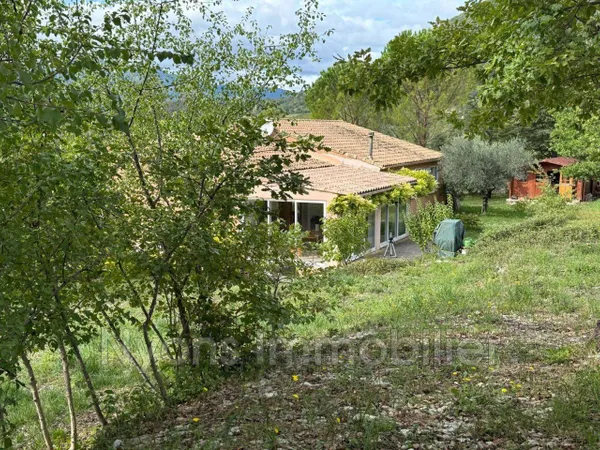 Maison de plain-pied 5 pièces 134 m² 