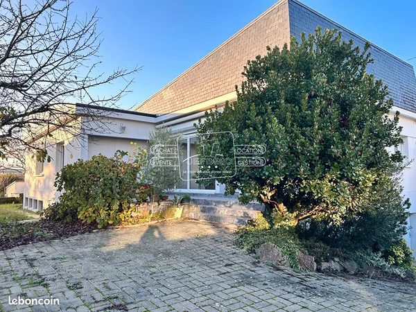 Maison 7 pièces 243 m² 