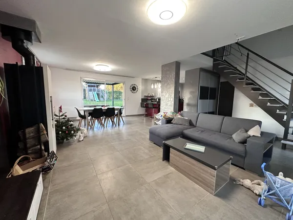 MAISON - 128.23m2 - 5 pièces 