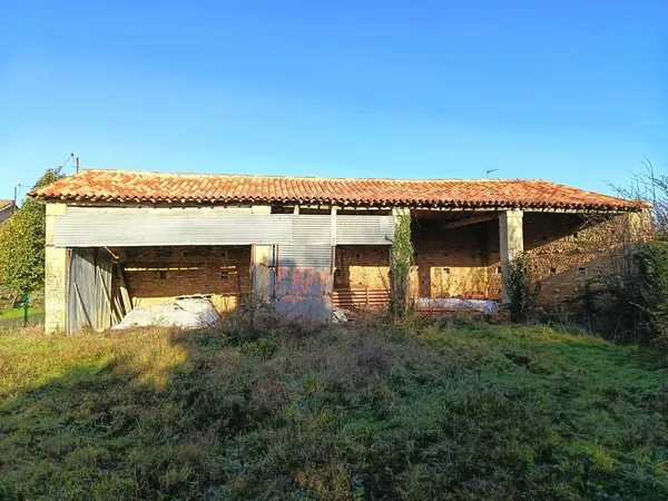 grange 100 m2 à rénover avec dépendances 