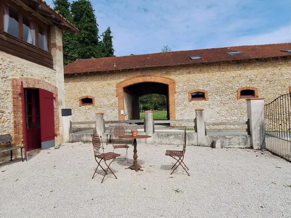 Domaine évènementiel sur 11.5 hecatres 4 bâtiments 