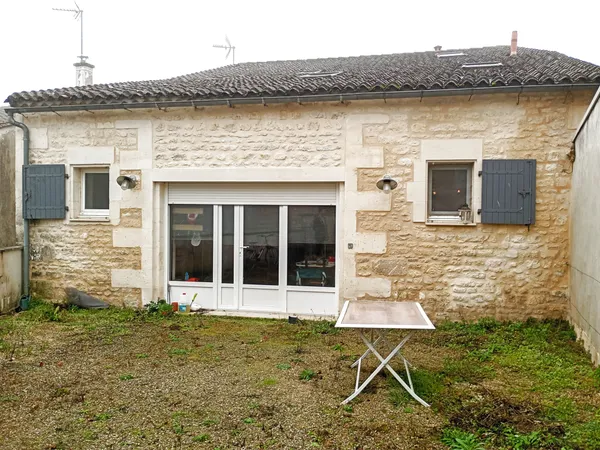 16290 HIERSAC-Location maison F3 avec jardin 