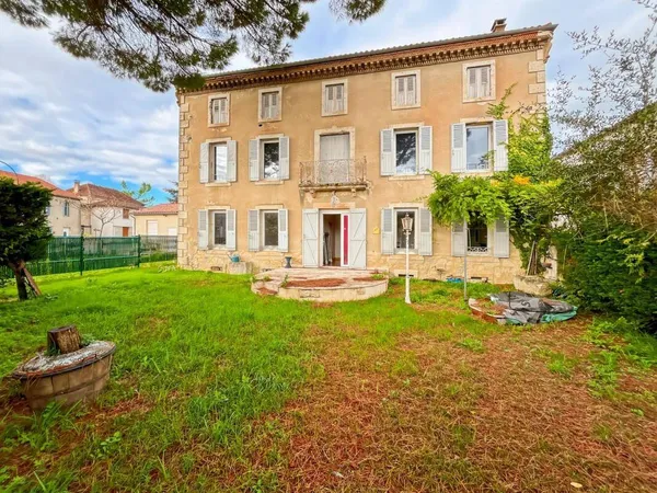 Maison 6 pièces 222 m² 