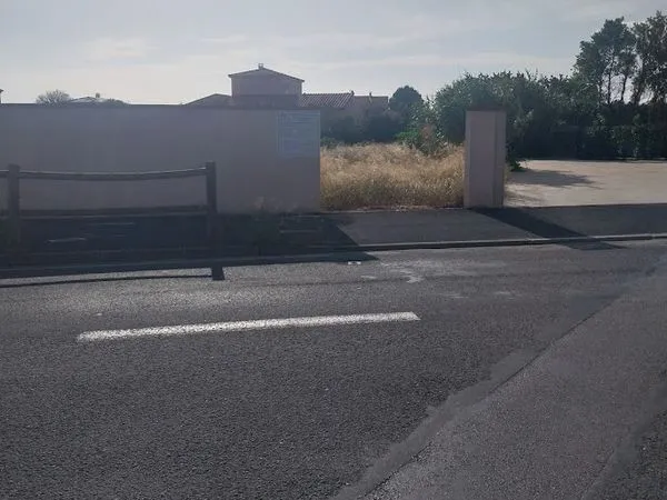 Terrain 700 m² 