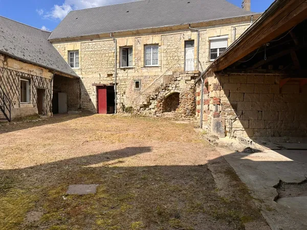 ENSEMBLE IMMOBILLIER COMPRENANT ANCIEN RESTAURANT ( LICENCE 