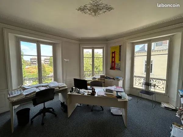 Bureaux 242 m² 