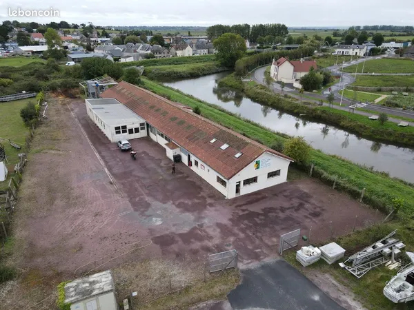 Bâtiment artisanal 963 m² + terrain 4 097 m² - Saint-Hilaire-Petitville (50) 
