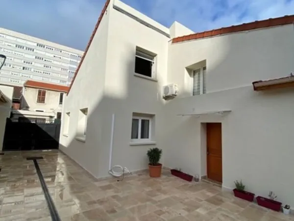 Maison de ville de 8 pièces principales 