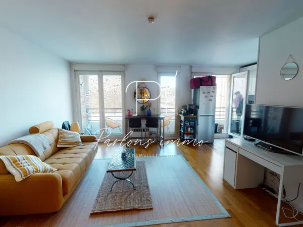 Studio lumineux avec balcon Faubourg Saint-Antoine / Ledru 