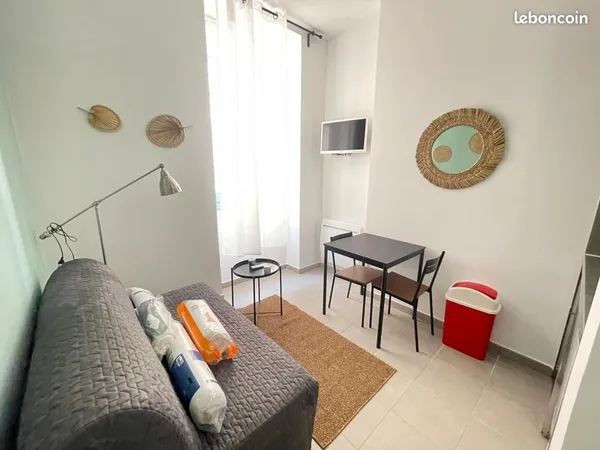 Studio 1 pièce 14 m² 