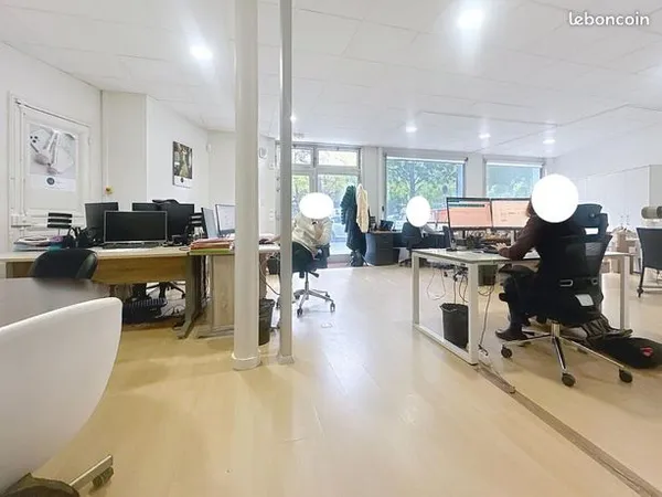 Bureaux 145 m² 