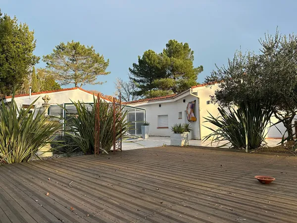 Terrain et Maison avec de nombreuses possibilisées d'extensions 