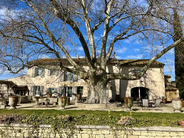 Un mas d'exception aux portes du Luberon. 