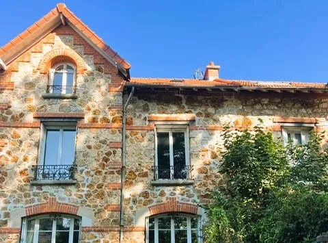 Vends maison familiale de caractère avec jardin 
