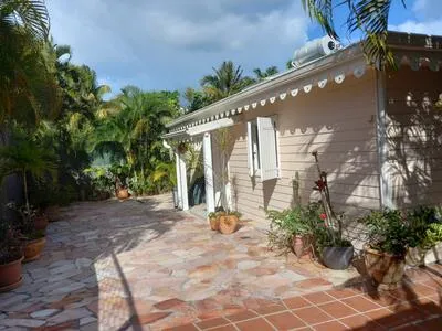 SUPERBE VILLA F4 - LES TROIS ILETS 