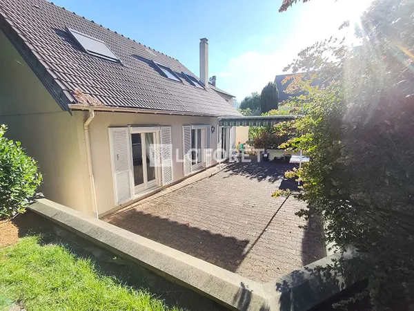 Maison non mitoyenne à Athis Mons avec sous-sol total 