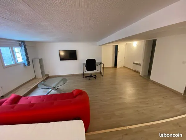 Studio MEUBLÉ a louer à Nimes proximité faculté de médecine et hôtel VATEL 