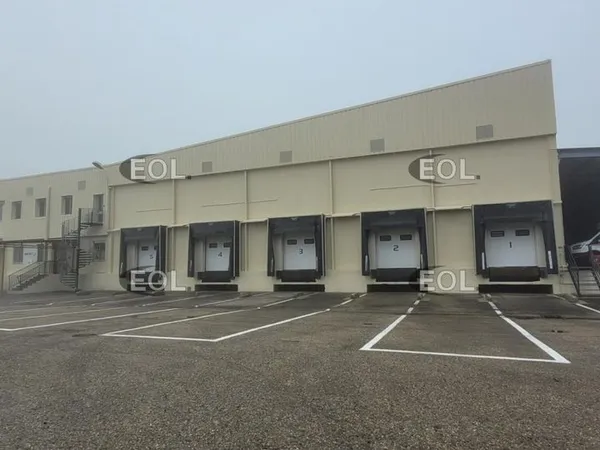 Local industriel 3 857 m² 
