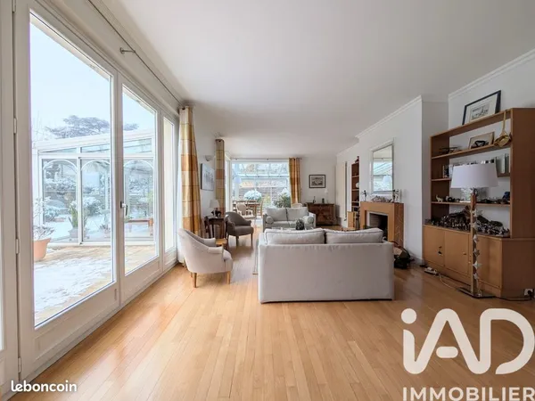 Maison 8 pièces 237 m² 