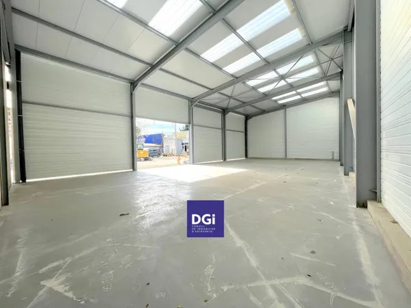 Local d'activité 240 m² 