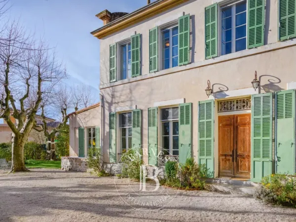 RARE À LA VENTE - MARSEILLE 13 CHÂTEAU GOMBERT - BASTIDE BELLE É 