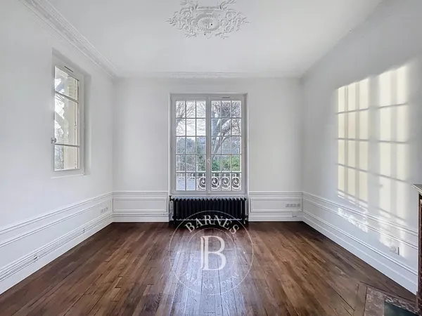 Le service location de la Maison BARNES vous propose ce bien : 