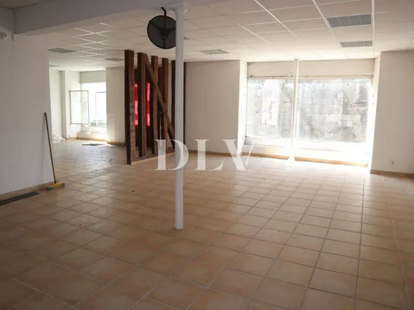 Boutique 1 pièce 100 m² 