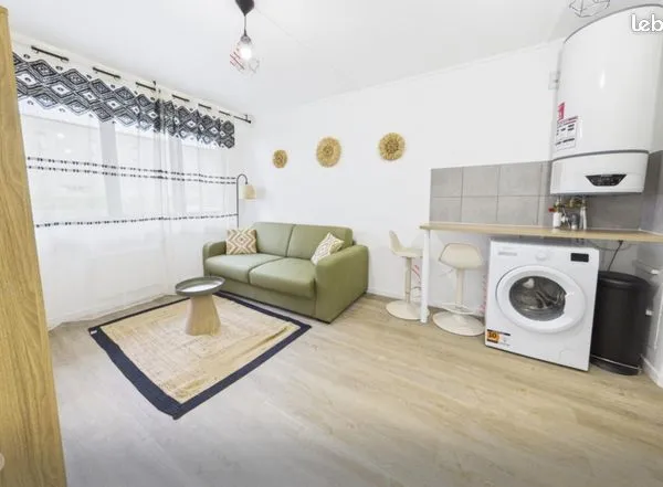 Studio 1 pièce 20 m² 