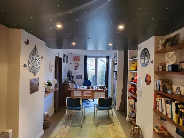 Maison de ville avec un local commercial et un studio 