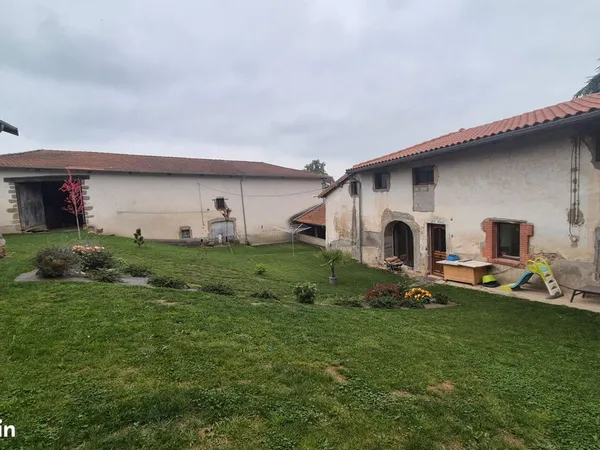 Propriété 7 pièces 208 m² 