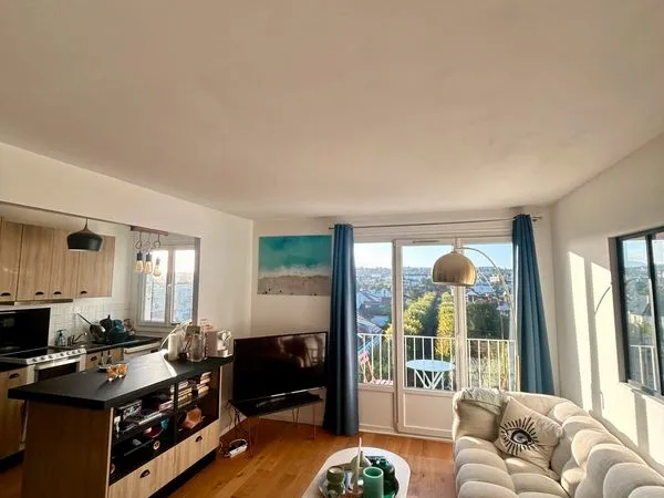 Appartement 2 pièces rénové 44m² + cave - Triangle d'or Rueil-Malmaison - 305 000 