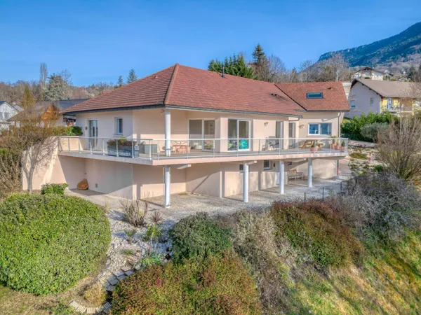 Pugny-Chatenod, maison de plain-pied vue lac 