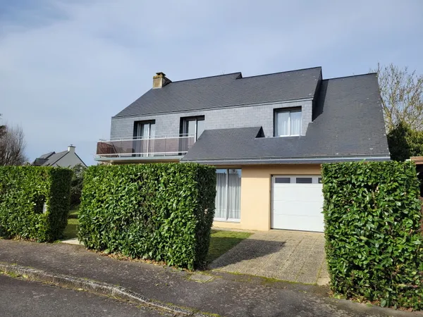 Vends Grande maison familiale de 161m², 6 chambres, idéalement située, non mitoyenne - 