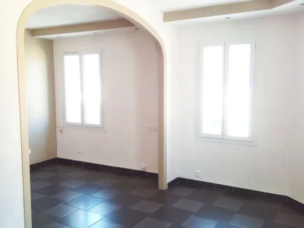 Appartement F3 avec terrasse et jardin 